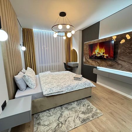 Two Bedroom Apartment In The Center, With Parking, Address Avram Iancu 32 キシナウ エクステリア 写真