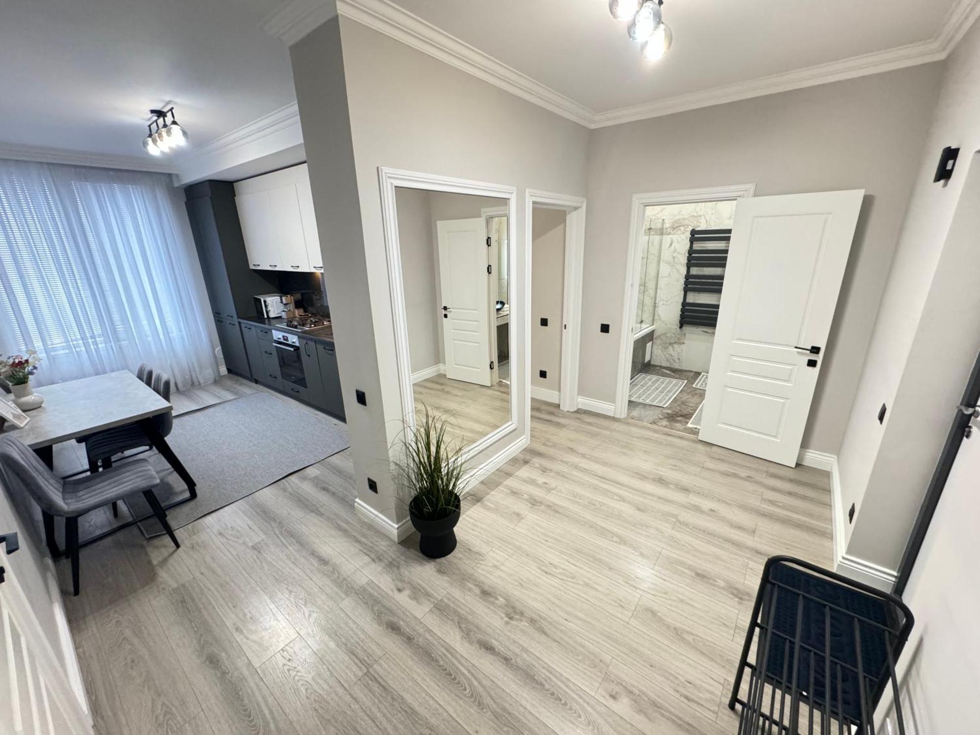 Two Bedroom Apartment In The Center, With Parking, Address Avram Iancu 32 キシナウ エクステリア 写真
