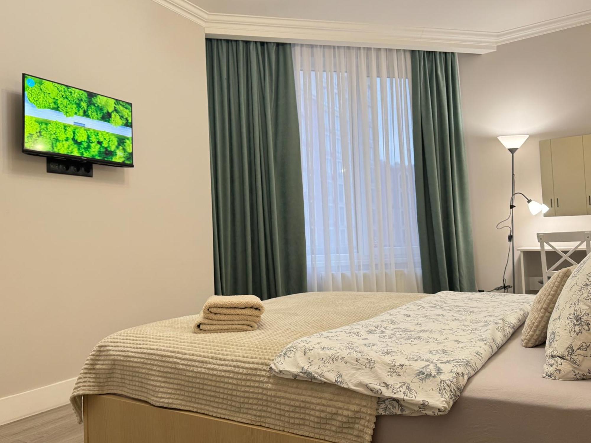 Two Bedroom Apartment In The Center, With Parking, Address Avram Iancu 32 キシナウ エクステリア 写真