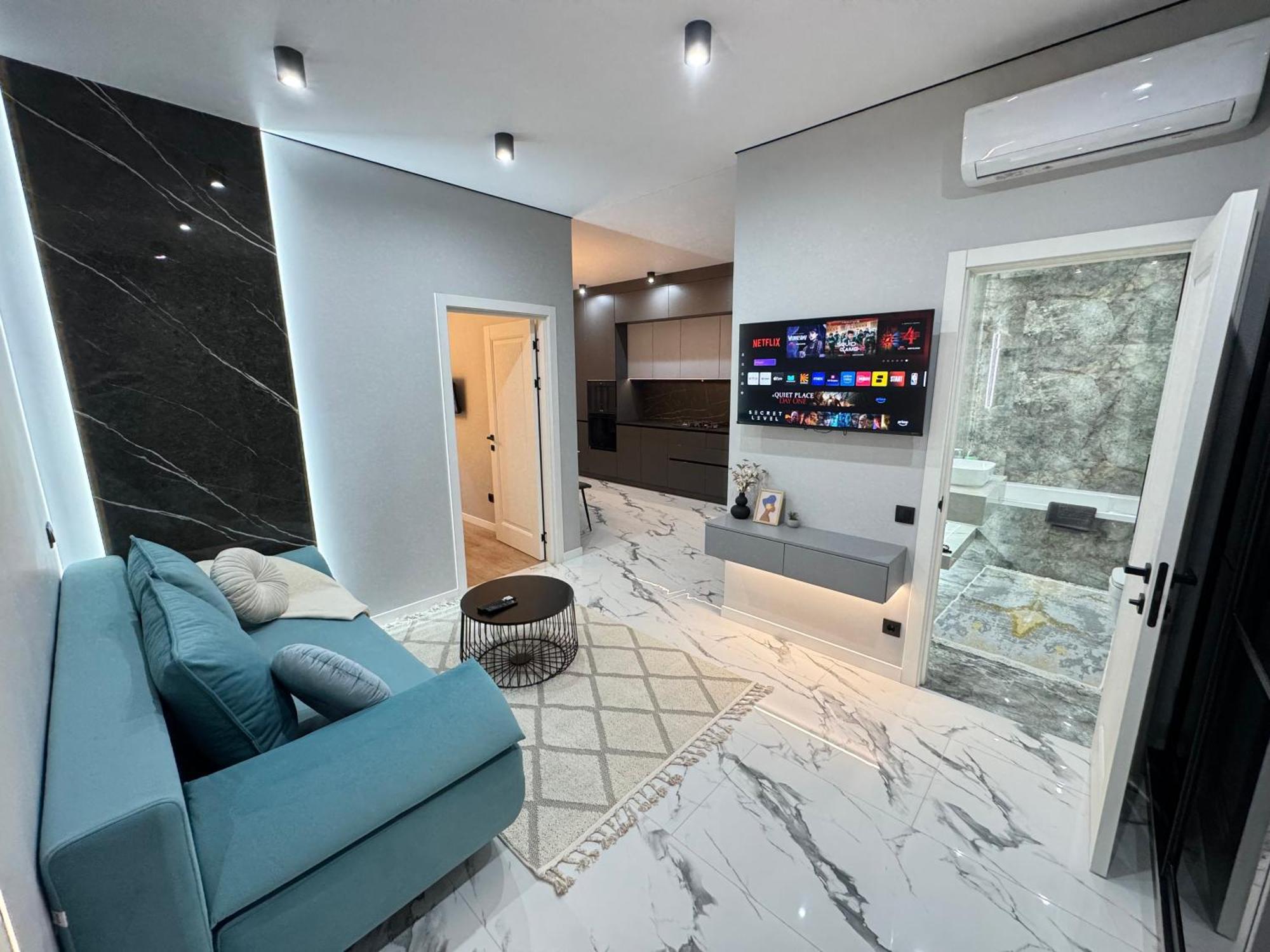 Two Bedroom Apartment In The Center, With Parking, Address Avram Iancu 32 キシナウ エクステリア 写真