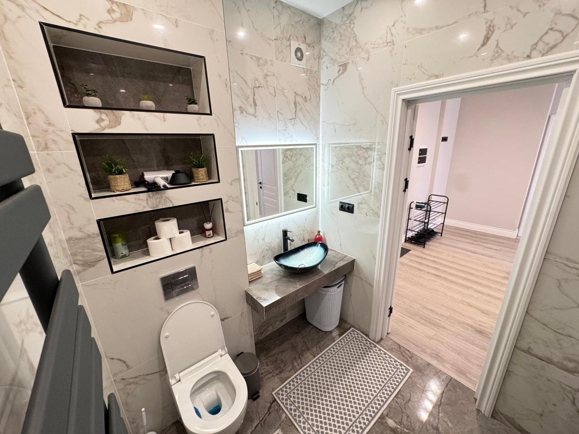 Two Bedroom Apartment In The Center, With Parking, Address Avram Iancu 32 キシナウ エクステリア 写真