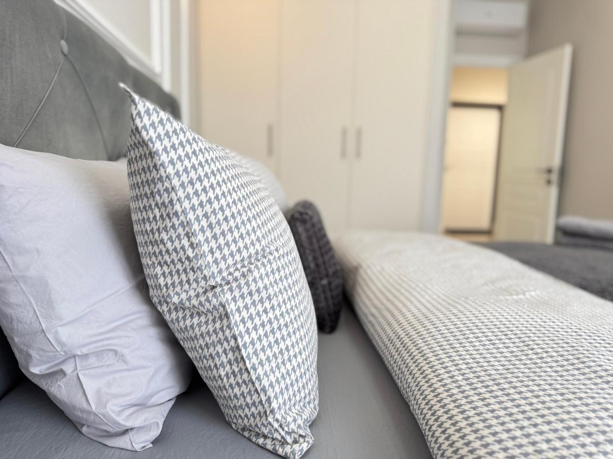 Two Bedroom Apartment In The Center, With Parking, Address Avram Iancu 32 キシナウ エクステリア 写真